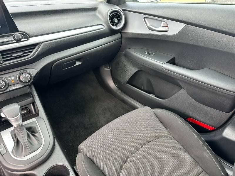 Kia Forte Vehicle Full-screen Gallery Image 14