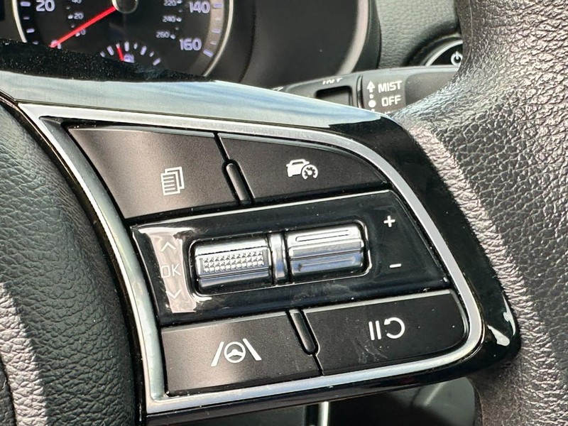 Kia Forte Vehicle Full-screen Gallery Image 17