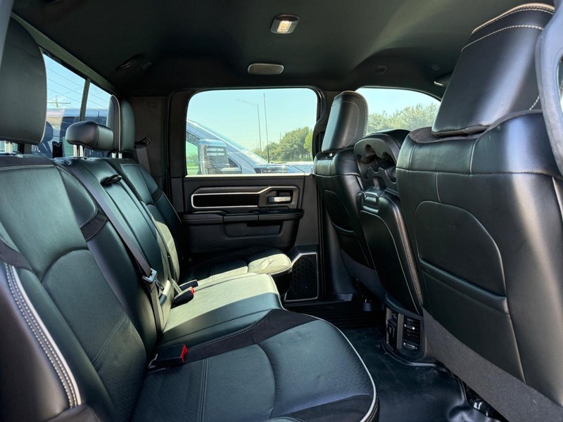 Ram 2500 Vehicle Full-screen Gallery Image 4