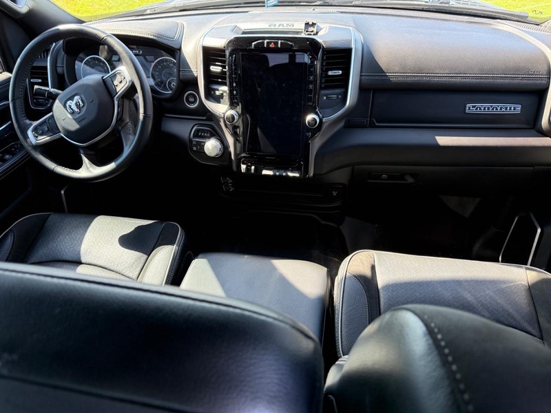 Ram 2500 Vehicle Full-screen Gallery Image 5