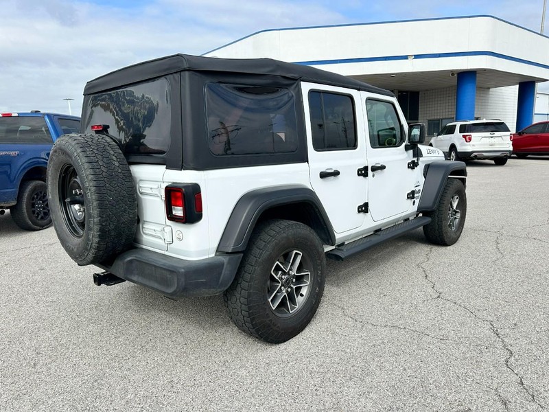 Jeep Wrangler Unlimited Vehicle Full-screen Gallery Image 6
