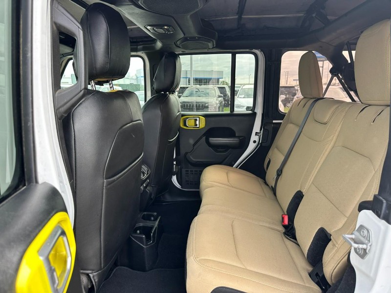 Jeep Wrangler Unlimited Vehicle Full-screen Gallery Image 10