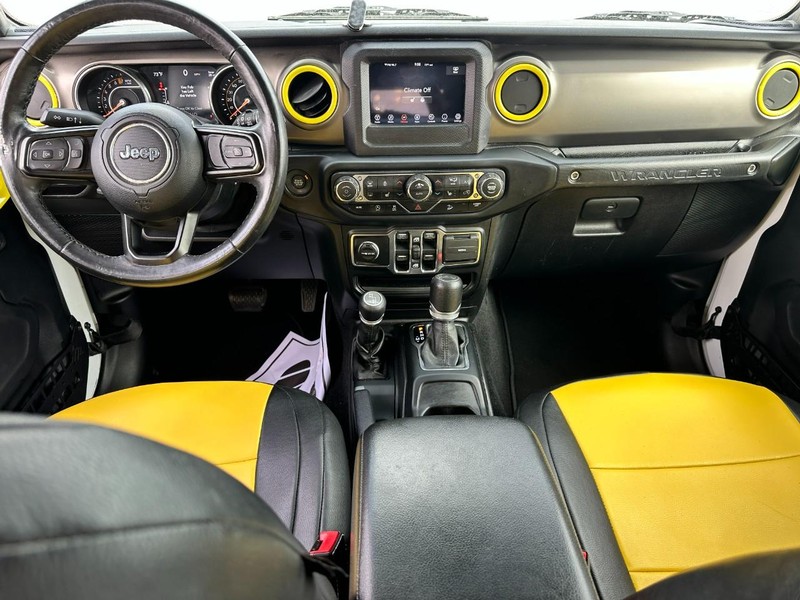 Jeep Wrangler Unlimited Vehicle Full-screen Gallery Image 11