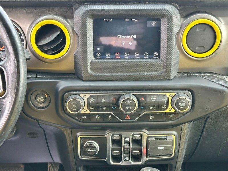 Jeep Wrangler Unlimited Vehicle Full-screen Gallery Image 13