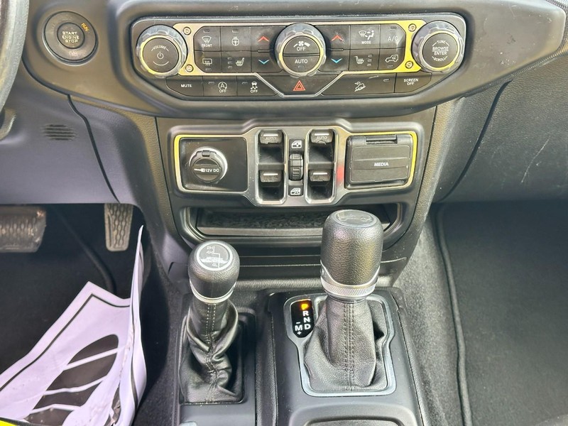 Jeep Wrangler Unlimited Vehicle Full-screen Gallery Image 14