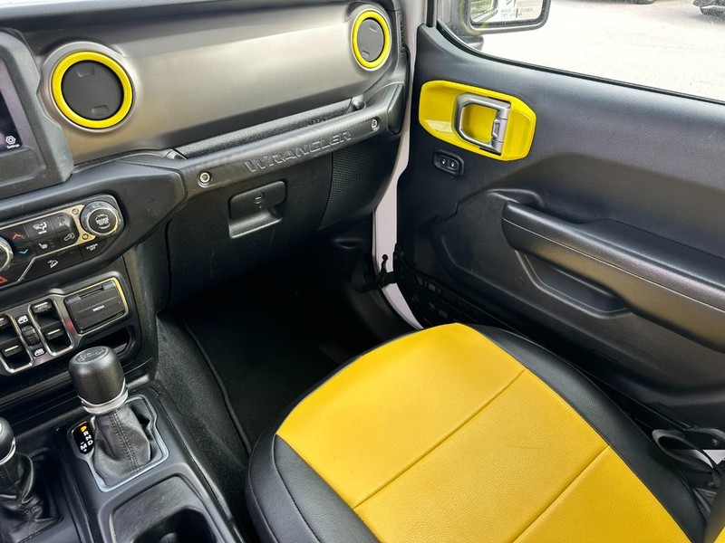 Jeep Wrangler Unlimited Vehicle Full-screen Gallery Image 15
