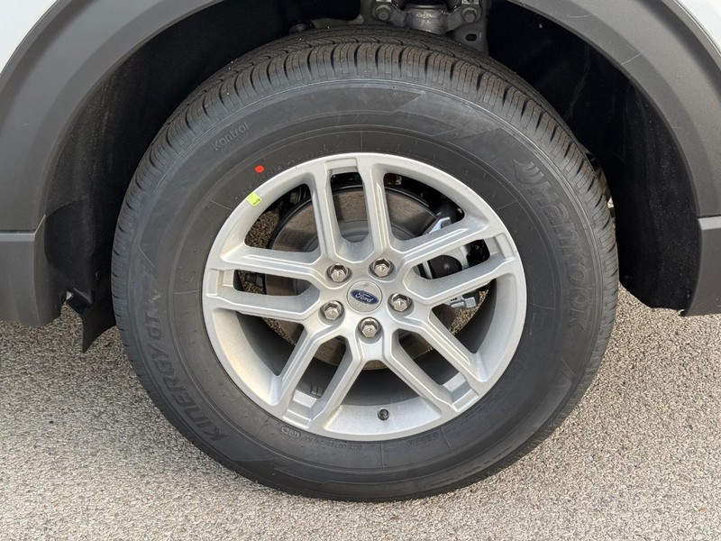 Ford Explorer Vehicle Full-screen Gallery Image 4