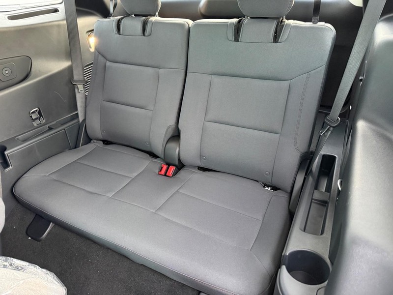 Ford Explorer Vehicle Full-screen Gallery Image 5