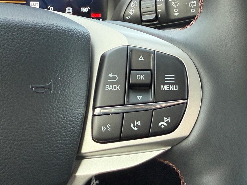 Ford Explorer Vehicle Full-screen Gallery Image 10