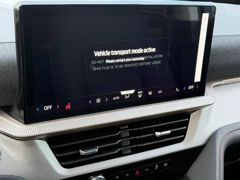 Ford Explorer Vehicle Full-screen Gallery Image 12