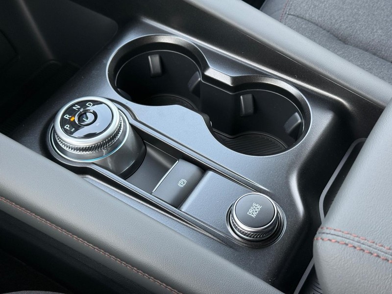 Ford Explorer Vehicle Full-screen Gallery Image 15