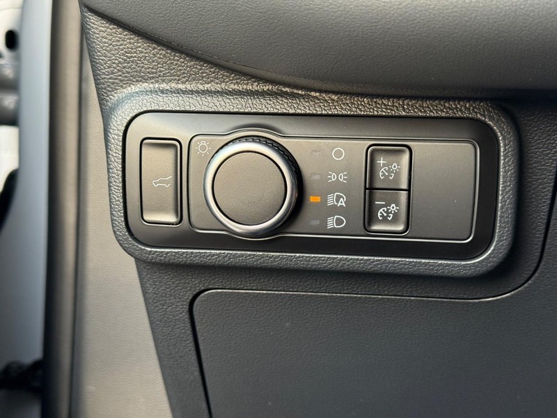 Ford Explorer Vehicle Full-screen Gallery Image 17