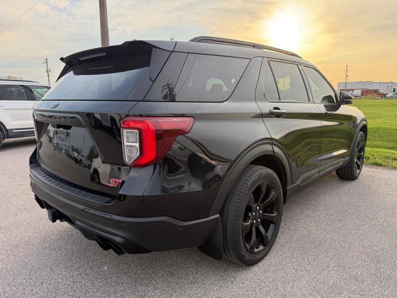 Ford Explorer Vehicle Full-screen Gallery Image 4