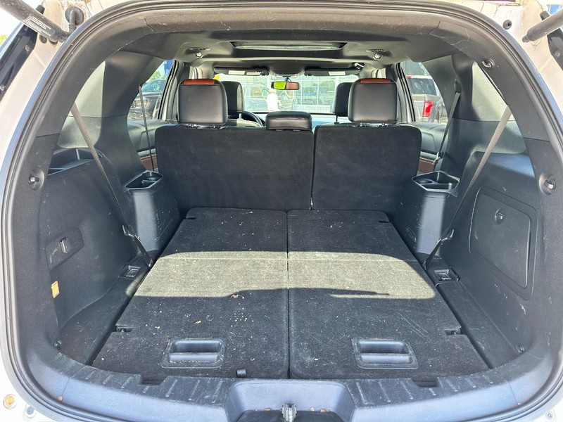 Ford Explorer Vehicle Full-screen Gallery Image 5