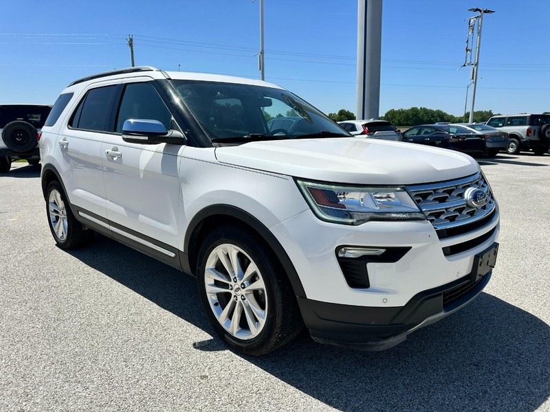 Ford Explorer Vehicle Full-screen Gallery Image 8