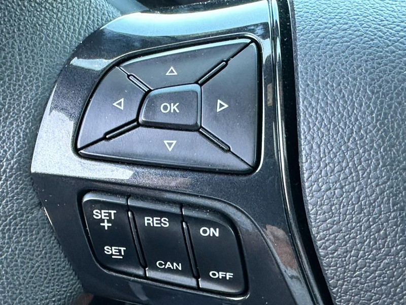 Ford Explorer Vehicle Full-screen Gallery Image 19