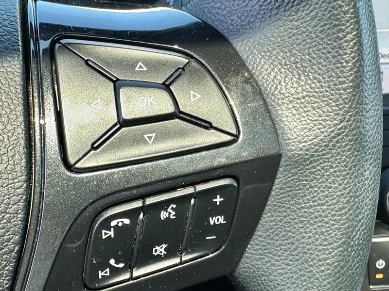 Ford Explorer Vehicle Full-screen Gallery Image 20
