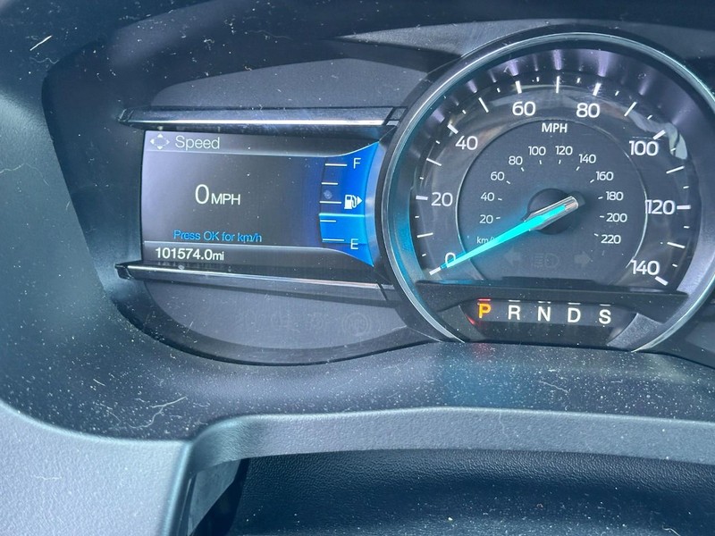 Ford Explorer Vehicle Full-screen Gallery Image 21
