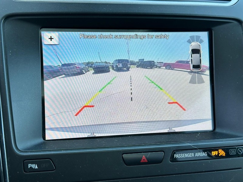 Ford Explorer Vehicle Full-screen Gallery Image 24