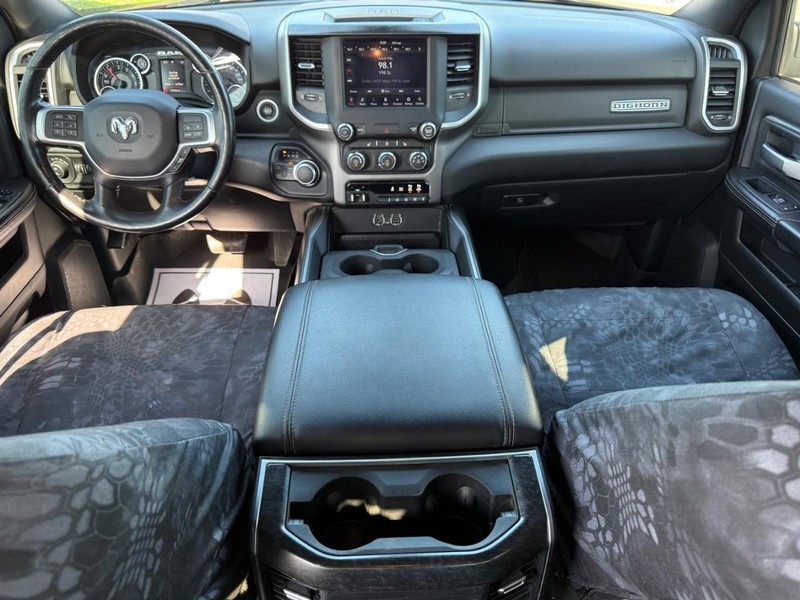 Ram 2500 Vehicle Full-screen Gallery Image 11