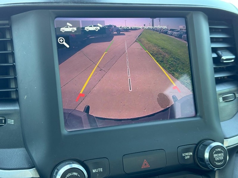 Ram 2500 Vehicle Full-screen Gallery Image 18