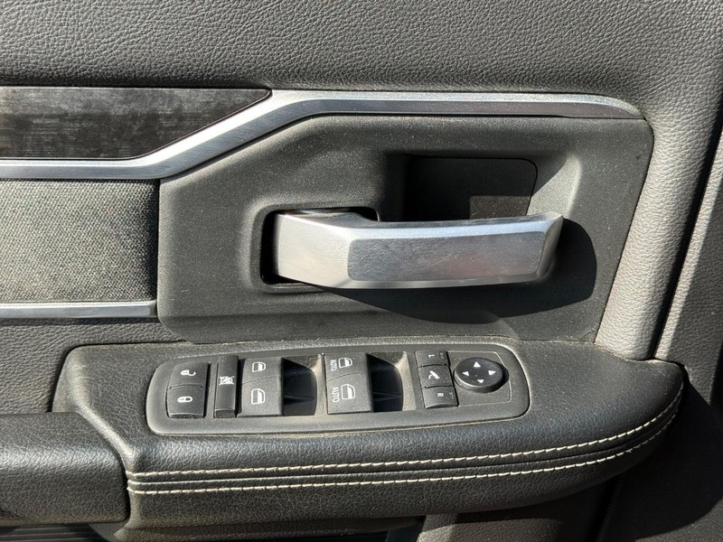 Ram 2500 Vehicle Full-screen Gallery Image 22