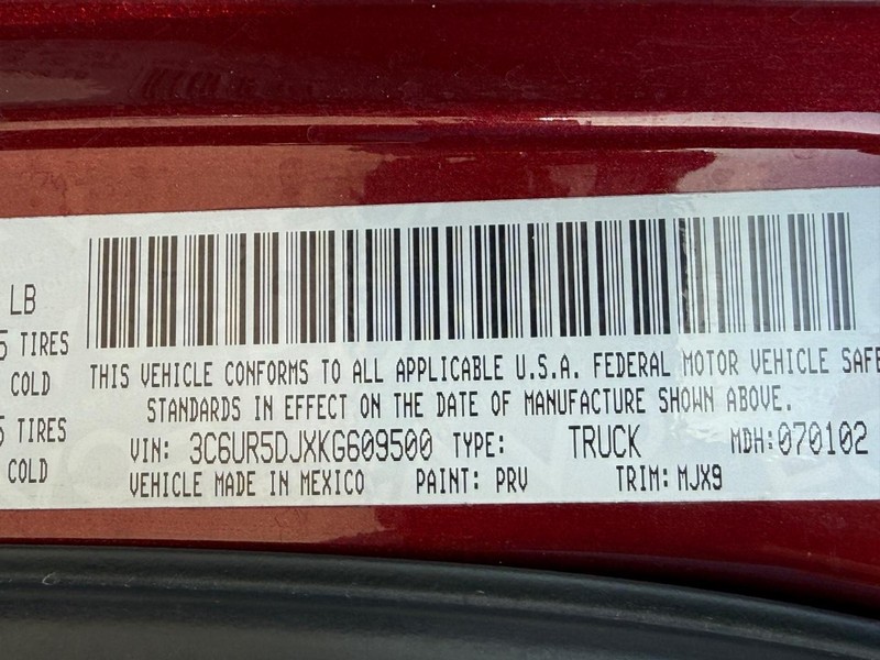 Ram 2500 Vehicle Full-screen Gallery Image 24