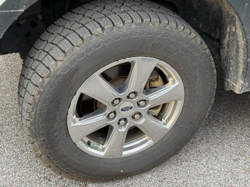 Ford F-150 Vehicle Full-screen Gallery Image 2