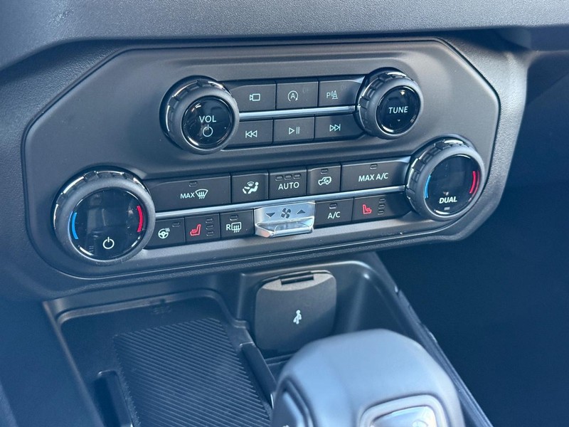 Ford Bronco Vehicle Full-screen Gallery Image 13