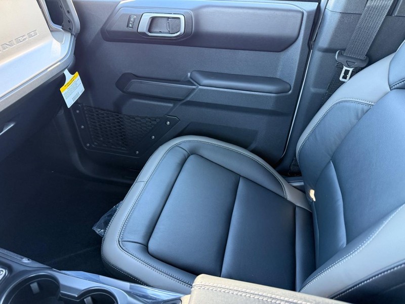 Ford Bronco Vehicle Full-screen Gallery Image 15