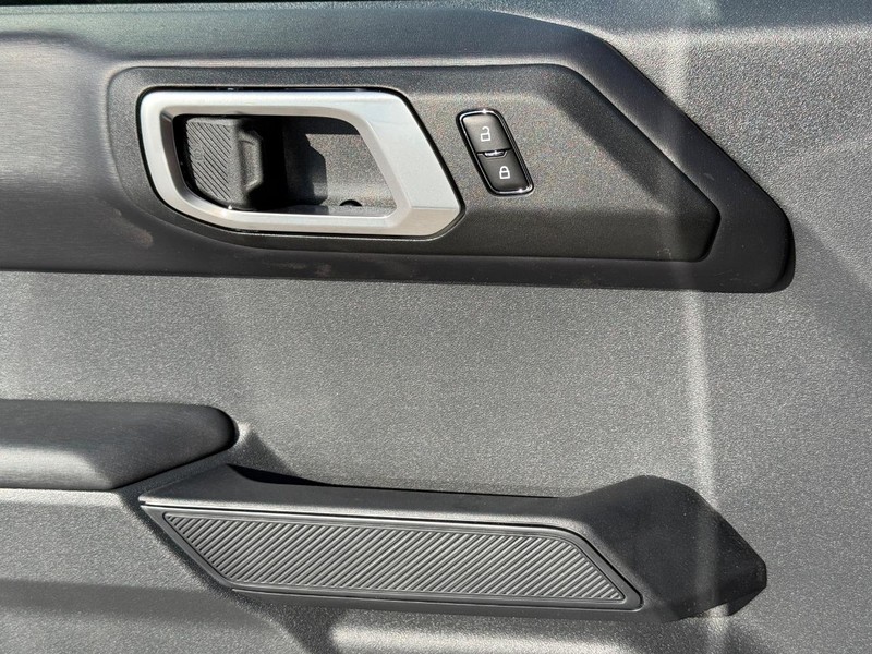 Ford Bronco Vehicle Full-screen Gallery Image 17