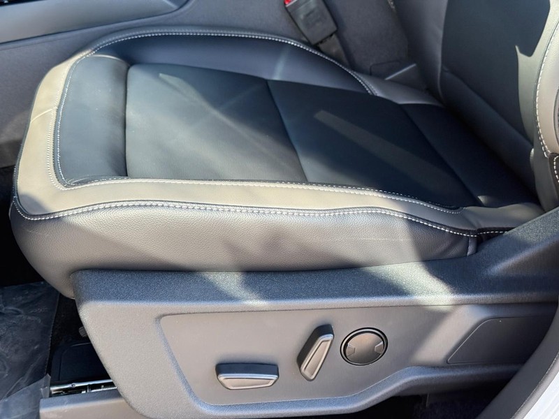 Ford Bronco Vehicle Full-screen Gallery Image 18