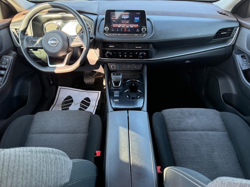 Nissan Rogue Vehicle Full-screen Gallery Image 11