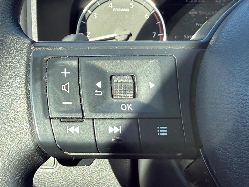 Nissan Rogue Vehicle Full-screen Gallery Image 13