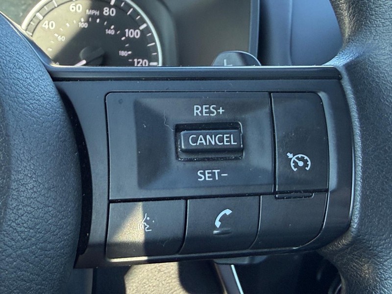 Nissan Rogue Vehicle Full-screen Gallery Image 14