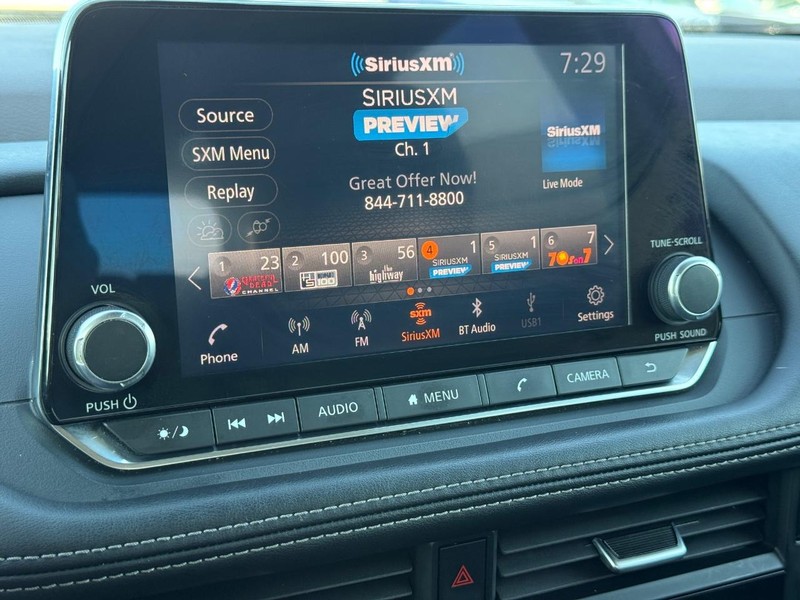 Nissan Rogue Vehicle Full-screen Gallery Image 15