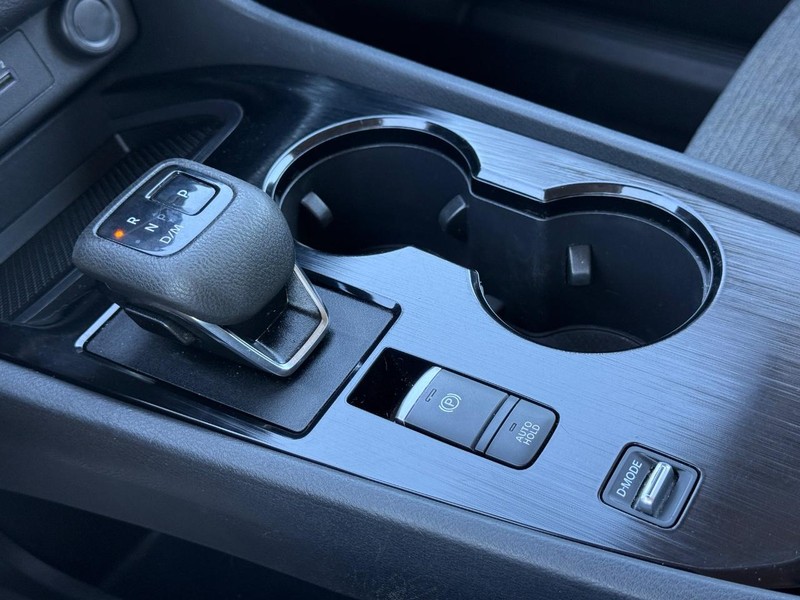 Nissan Rogue Vehicle Full-screen Gallery Image 18