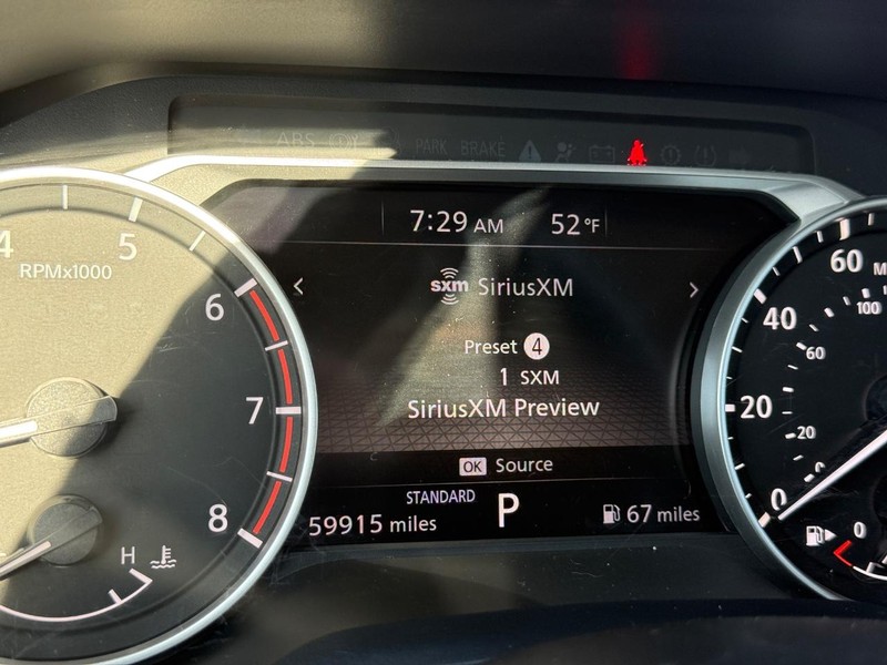 Nissan Rogue Vehicle Full-screen Gallery Image 20