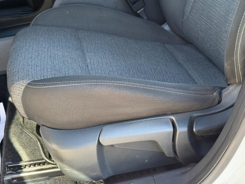 Nissan Rogue Vehicle Full-screen Gallery Image 22
