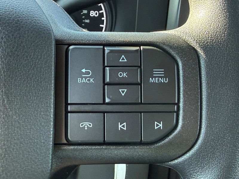 Ford Super Duty F-250 SRW Vehicle Full-screen Gallery Image 9