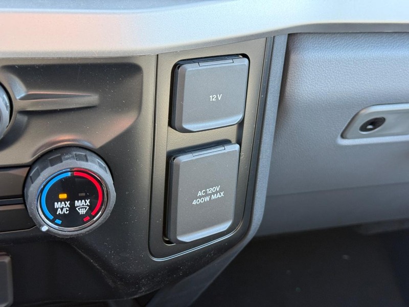 Ford Super Duty F-250 SRW Vehicle Full-screen Gallery Image 14