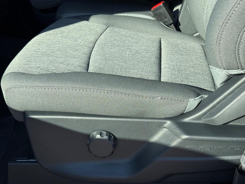 Ford Super Duty F-250 SRW Vehicle Full-screen Gallery Image 18