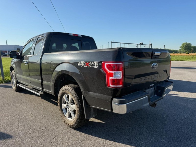Ford F-150 Vehicle Full-screen Gallery Image 3