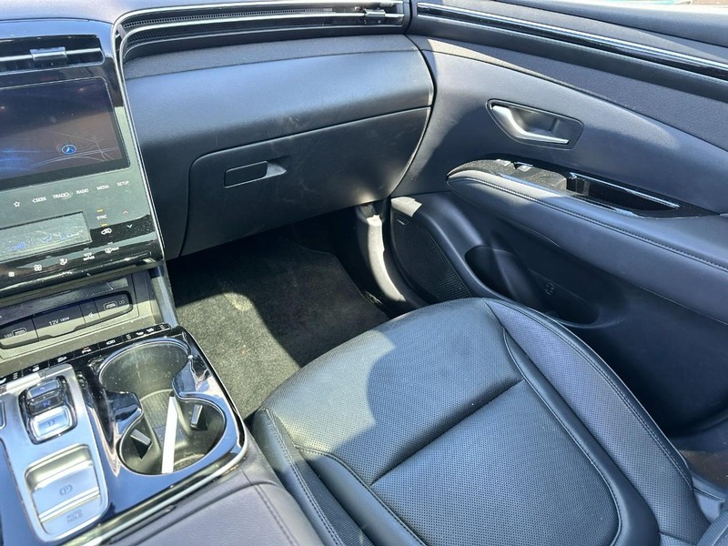 Hyundai Tucson Vehicle Full-screen Gallery Image 16