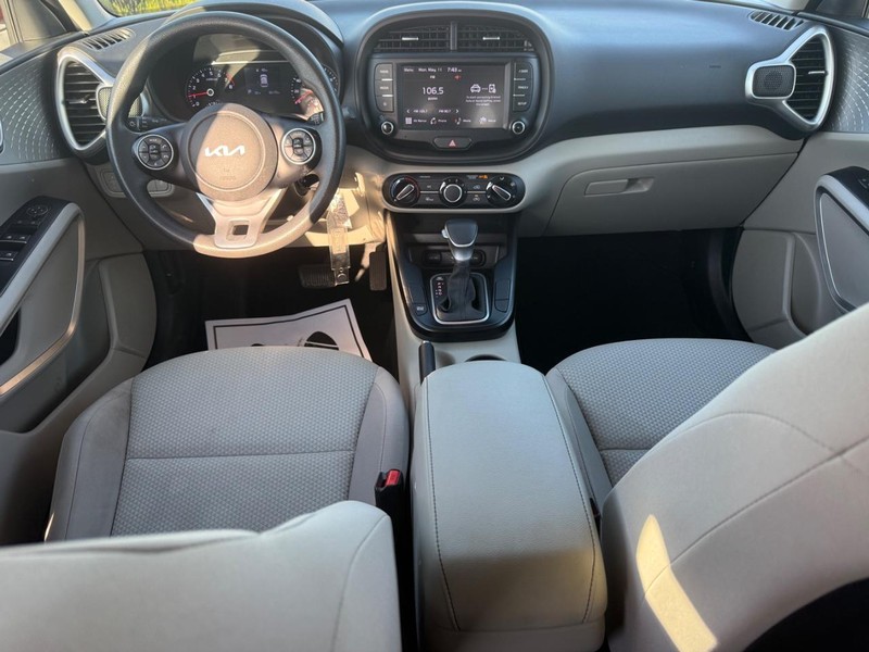 Kia Soul Vehicle Full-screen Gallery Image 12