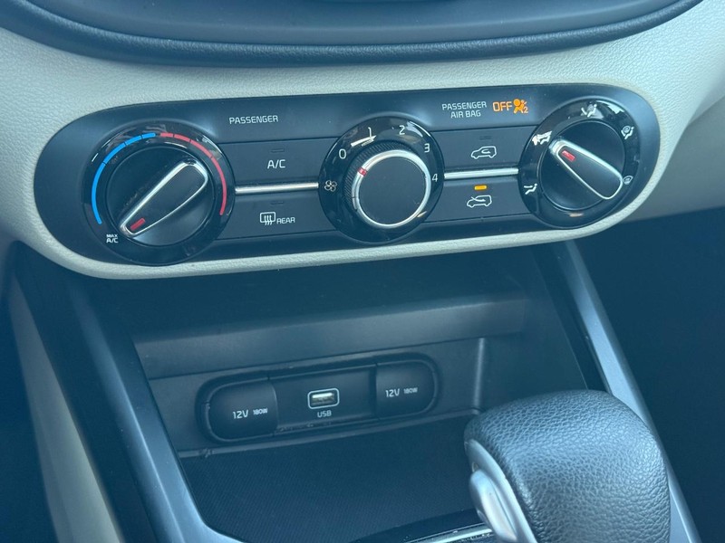 Kia Soul Vehicle Full-screen Gallery Image 18