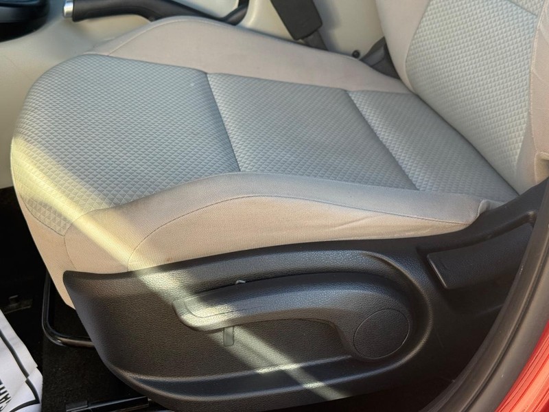 Kia Soul Vehicle Full-screen Gallery Image 23