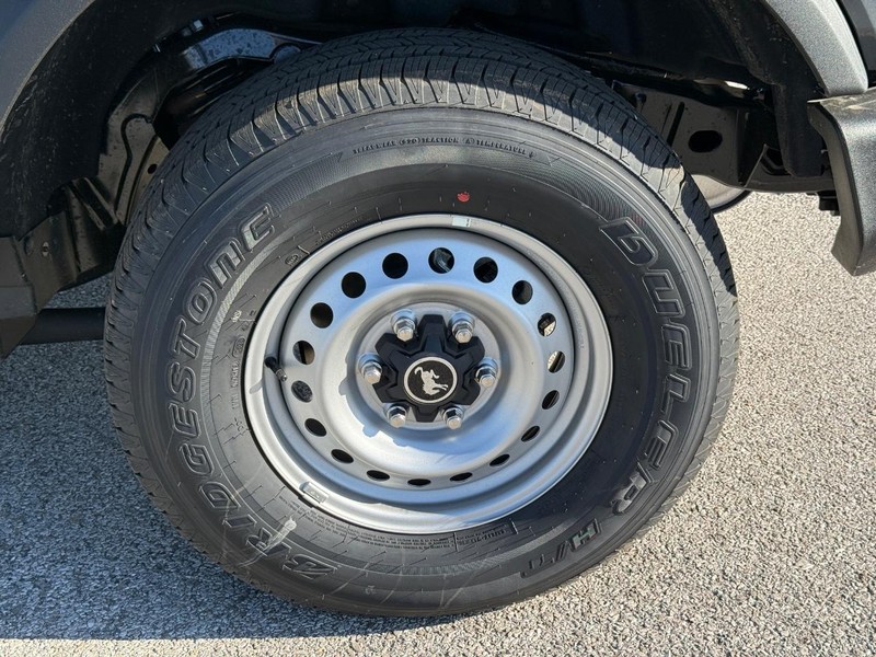 Ford Bronco Vehicle Full-screen Gallery Image 4