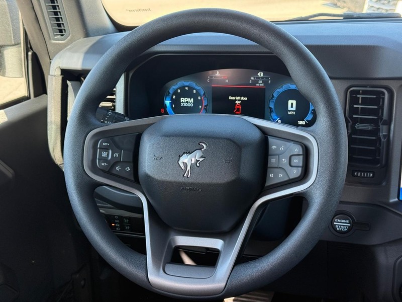 Ford Bronco Vehicle Full-screen Gallery Image 7