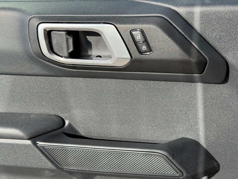 Ford Bronco Vehicle Full-screen Gallery Image 17